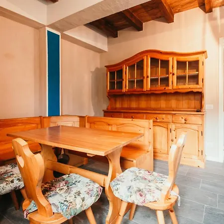 Casa Genziana - Lakeside Leisure & Business Apartament *