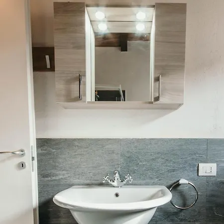 Casa Genziana - Lakeside Leisure & Business Apartment *